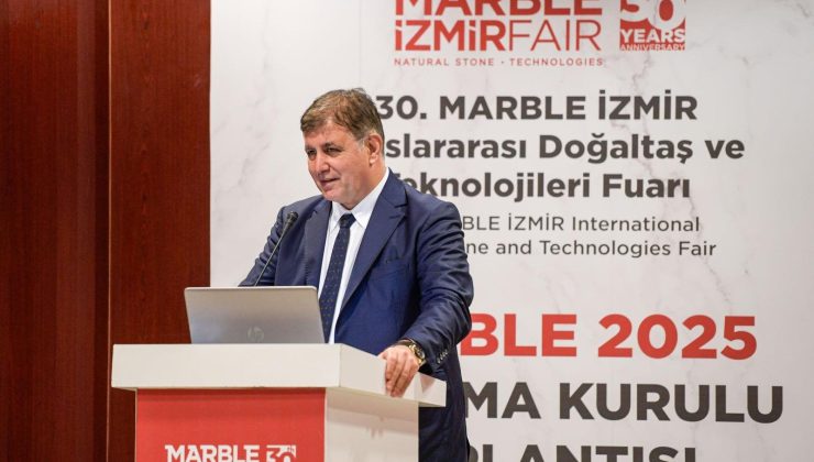 İzmir’de Kadın Şiddetine Karşı Siyah Seferberlik