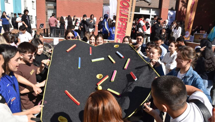 Gameathon İzmir: Gençler Oyunla Öğreniyor!