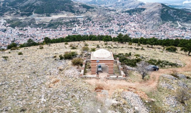 Defineciler Gıj Gıj Baba Türbesi’ne Zarar Verdi!