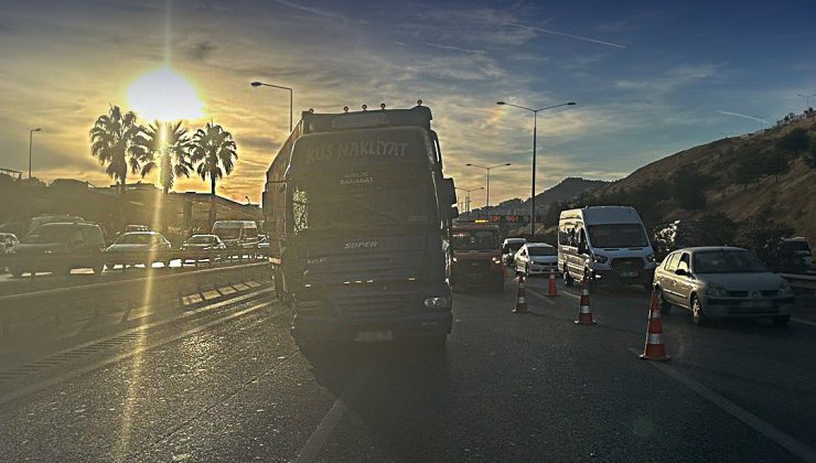 Bornova’da Trafik Kazası: 2 km Yoğunluk!