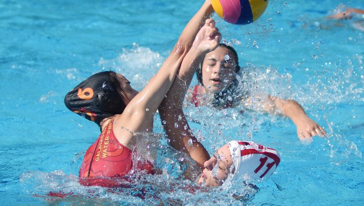 İzmir’de Uluslararası Kadınlar Sutopu Heyecanı!