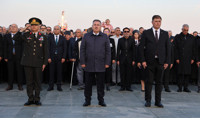 Atatürk İzmir’de Duygu Dolu Bir Törenle Anıldı