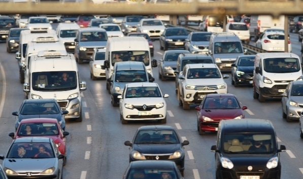 İzmir’de Ekim’de 13 bin 333 araç trafiğe kaydedildi!