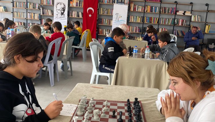 Seferihisar’da Atatürk Anısına Satranç Turnuvası