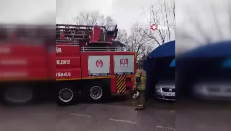 Sansardan kaçan kedi, itfaiye tarafından kurtarıldı!