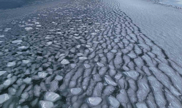 Bitlis’te Sibirya Soğukları: Van Gölü Dondu!