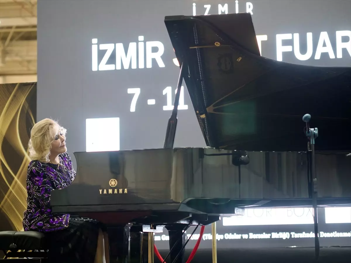 İzmir’de Sanat ve Antika Fuarı Kapılarını Açtı!