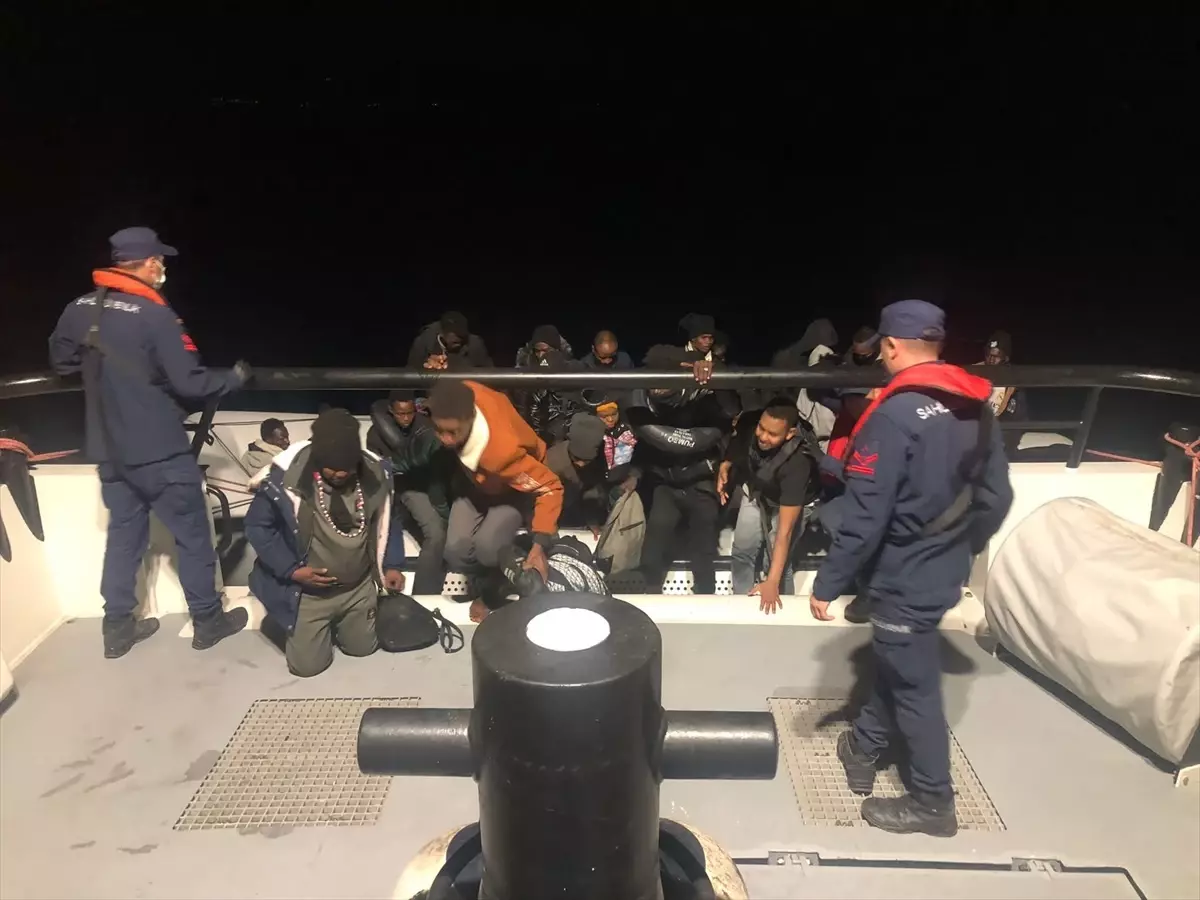 Dikili açıklarında 28 düzensiz göçmen yakalandı!