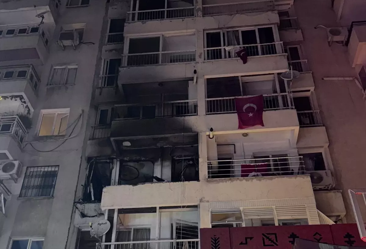İzmir’de Apartman Patladı: 4 Yaralı, Yangın Çıktı!