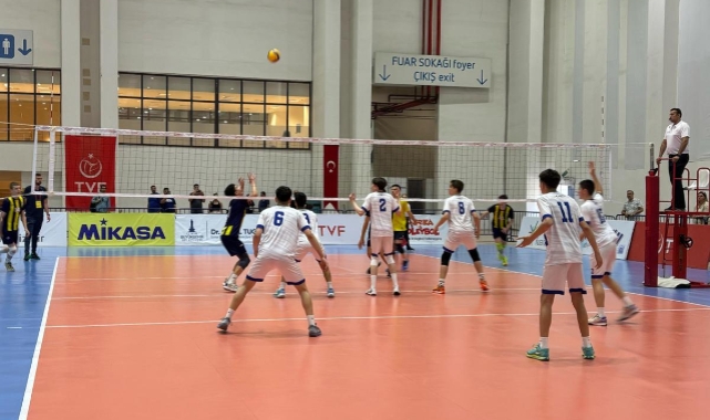 İzmir’de Voleybol Şampiyonası Coşkusu!