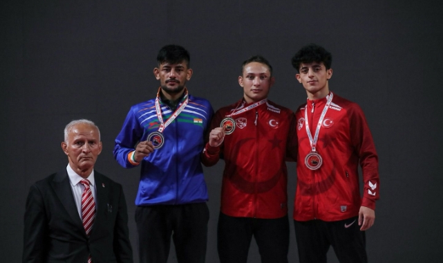 İzmirli Güreşçiler, Dünya Arenasında Zirveye Çıkıyor!