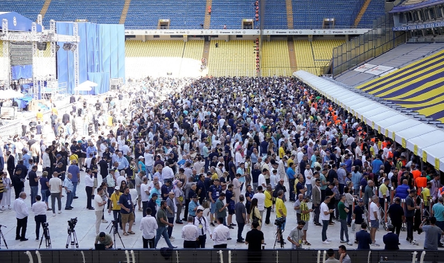 Fenerbahçe Başkanlığı İçin Heyecan Doruğa Ulaşıyor!