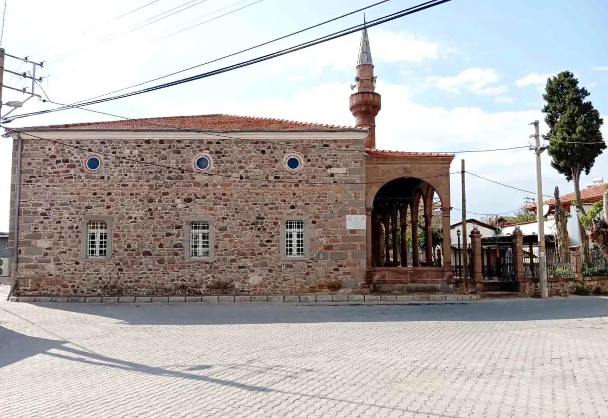 Historical Mosque Closed: Villagers Demand Action!