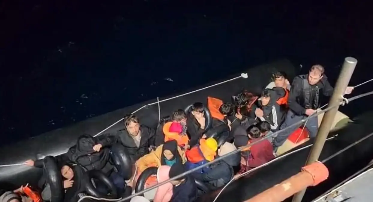 İzmir’de 72 Düzensiz Göçmen ve 1 Kaçakçı Yakalandı!