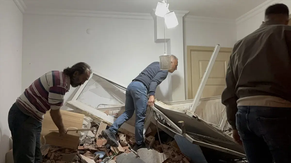 Freni Boşalan Kamyon Apartmanı Sarsıttı!