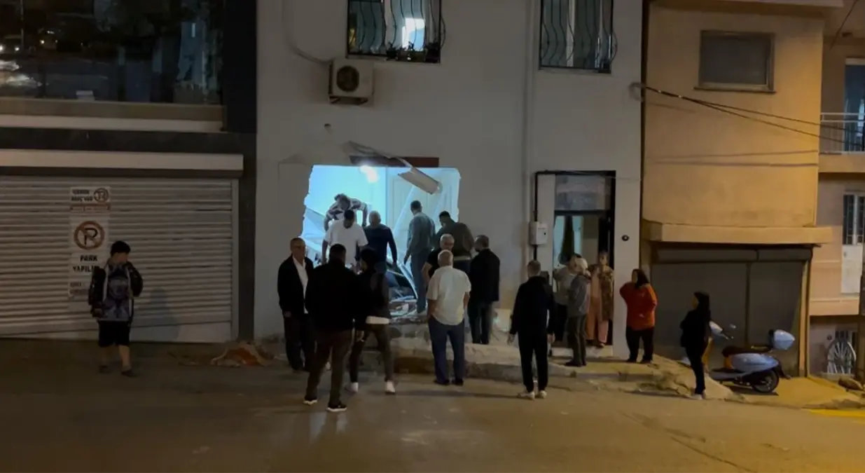 Kamyon 4 Katlı Apartmana Girdi, Ölümden Döndü!