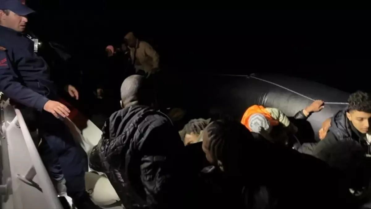 Foça’da 36 Düzensiz Göçmen Kurtarıldı!