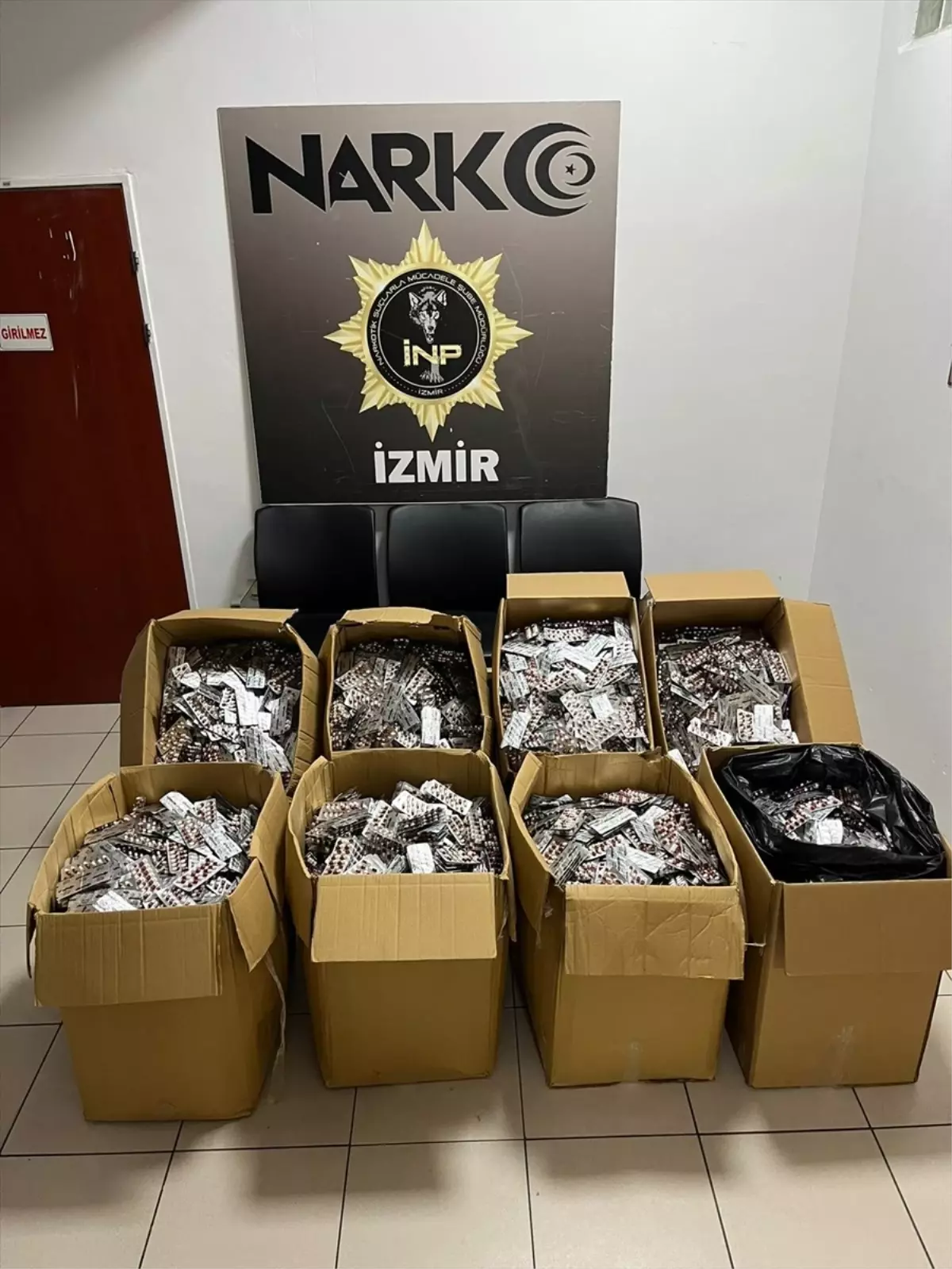 İzmir’de 168 Bin Uyuşturucu Hap Ele Geçirildi!