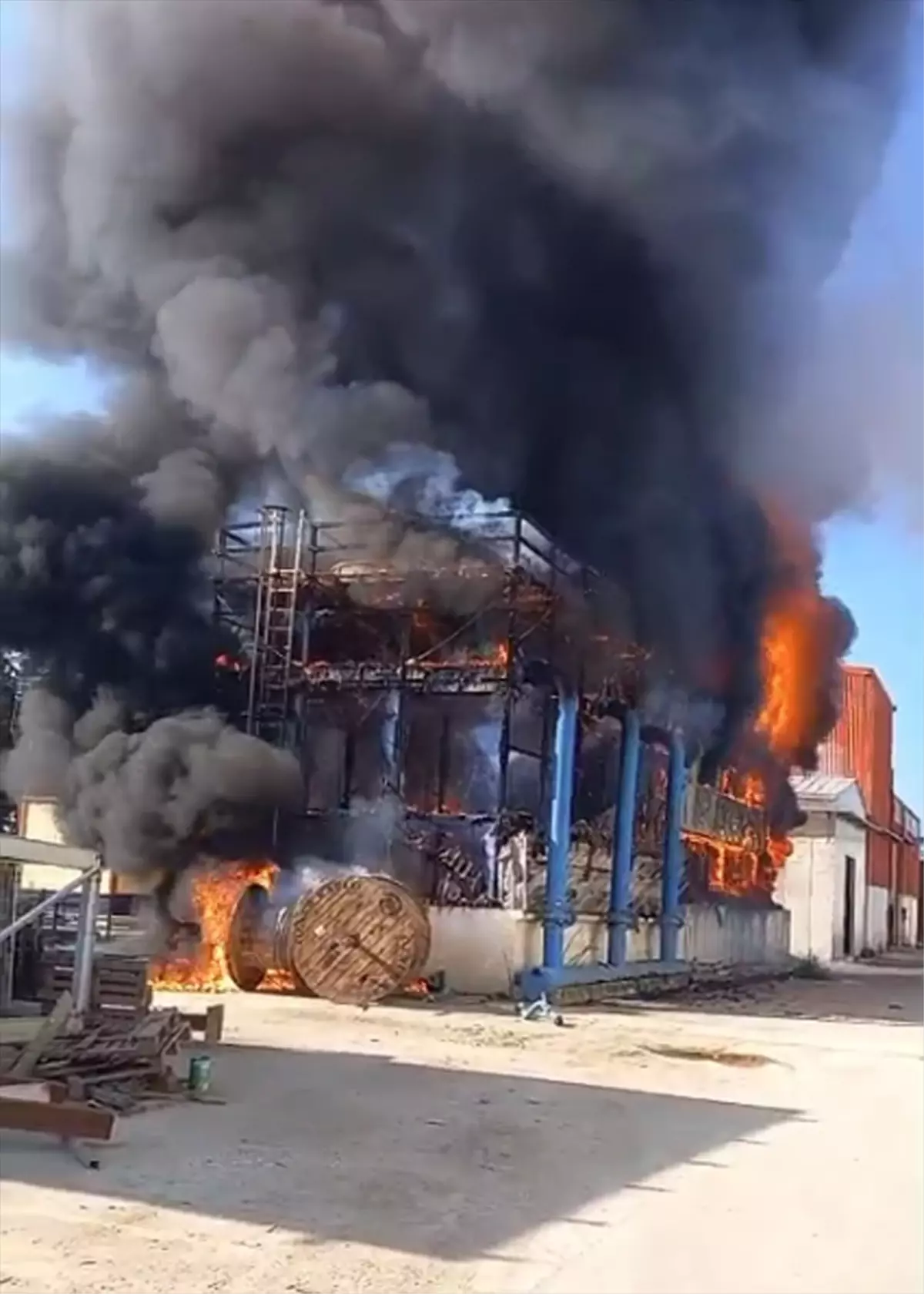 Ödemiş’te Salça Fabrikasında Yangın Çıktı!