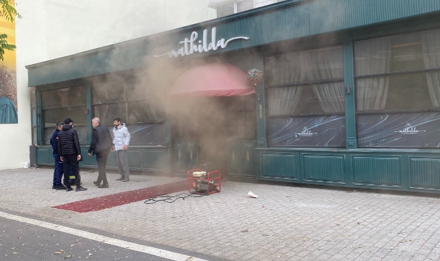 Yenibağlar’da Restoranda Yangın: 152 Kişi Tahliye!