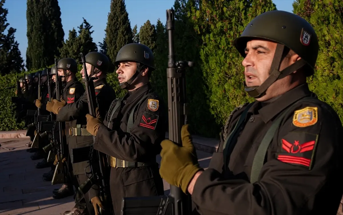 İzmir’de Şehitler Anısına Duygu Dolu Tören