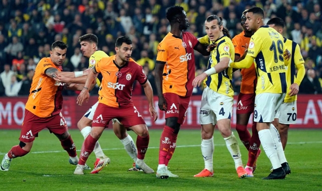 Derbi Heyecanı: Fenerbahçe – Galatasaray Kapışıyor!