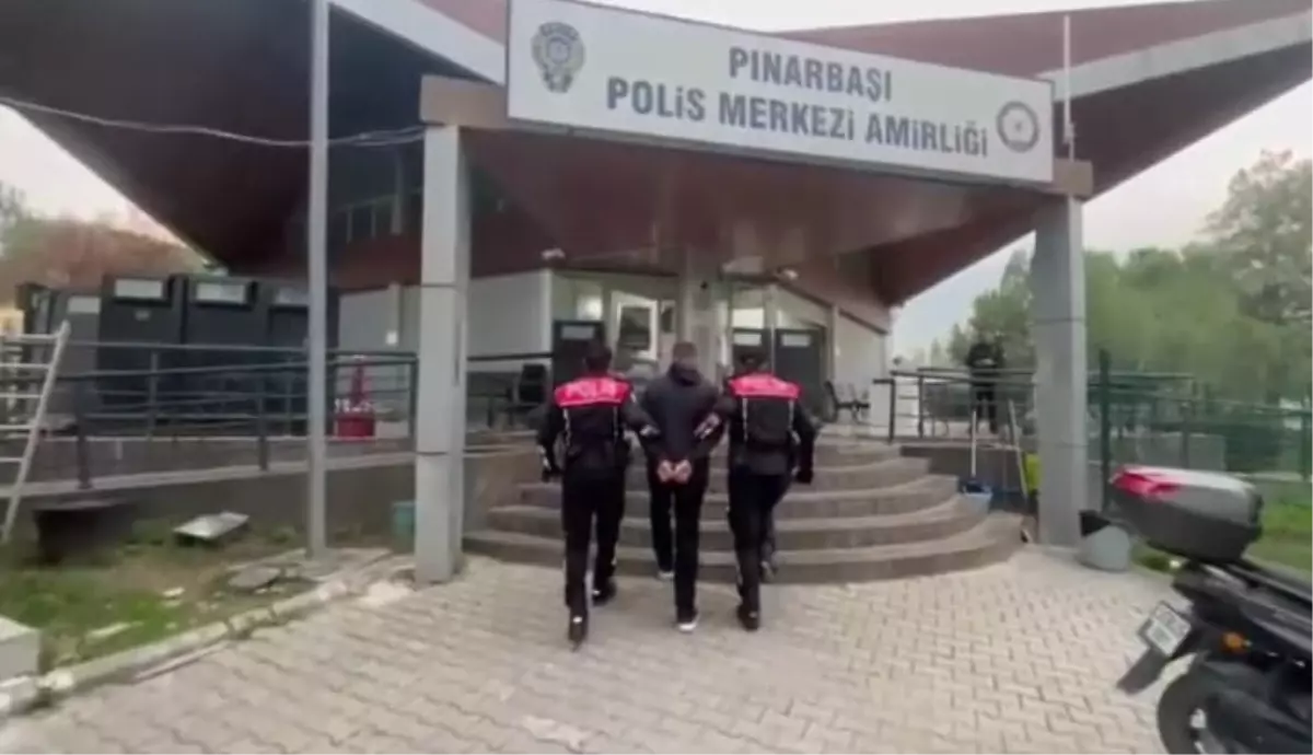 İzmir’de Firari Hükümlü, Motosikletli Polisi Kandırdı!