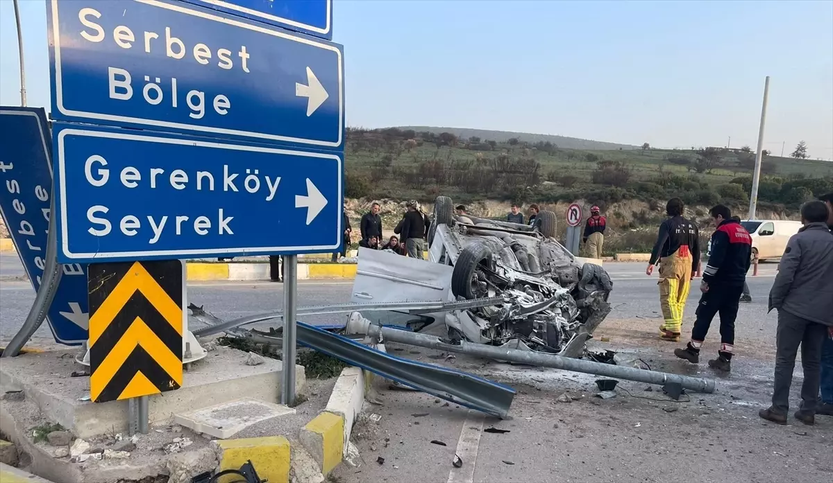 Foça’da Kazada İki Kişi Yaralandı!