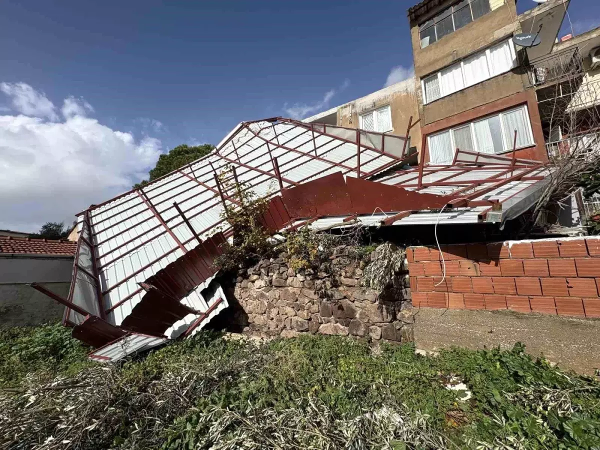 Fırtına İle Uçan Çatı, İkametleri Tehlikeye Soktu!