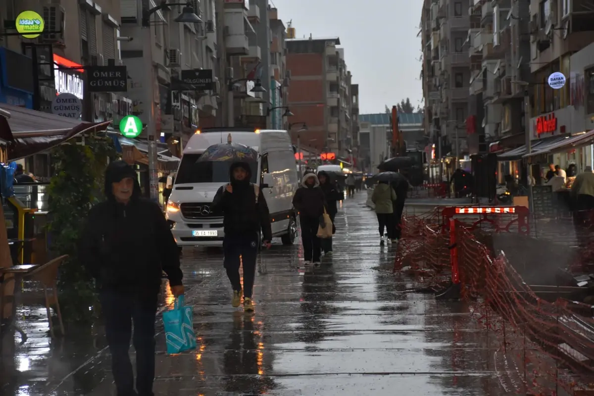 Kemeraltı Çarşısı’nda Su Baskını Korkuttu!