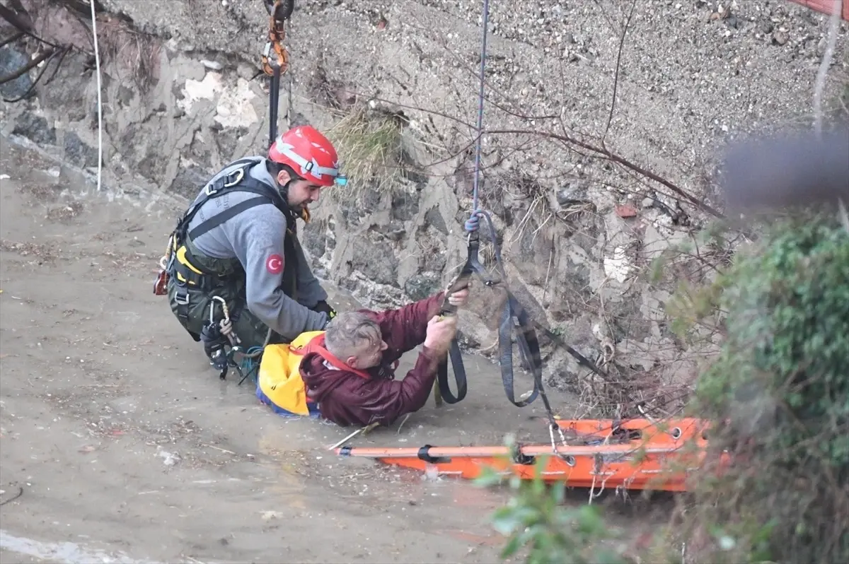 İzmir’de Sağanak: Yollar Sular Altında Kaldı!