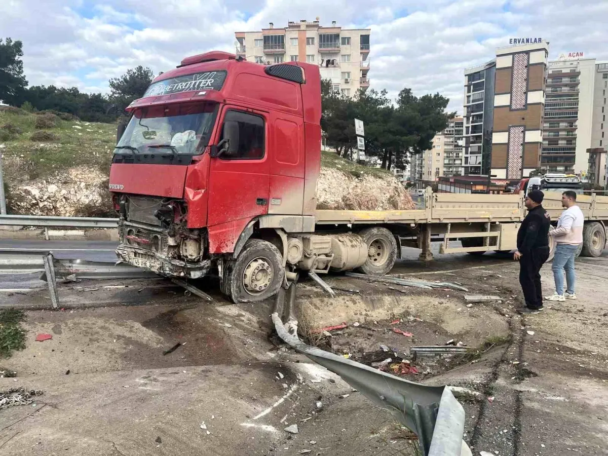 İzmir’de Tır Kazası: Anlar Kamerada Kaydedildi