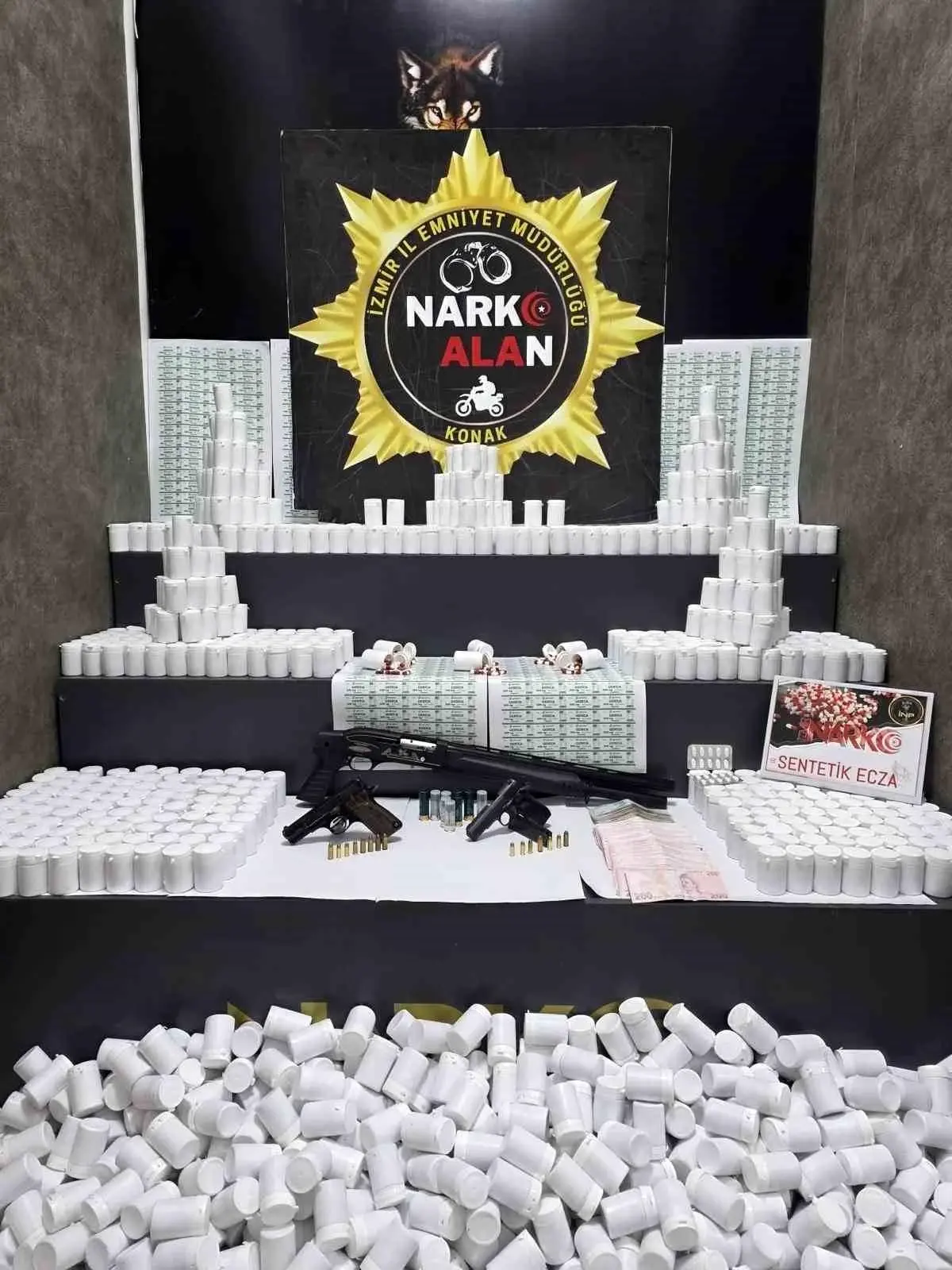 İzmir’de Büyük Uyuşturucu Operasyonu: 108 Bin Hap!