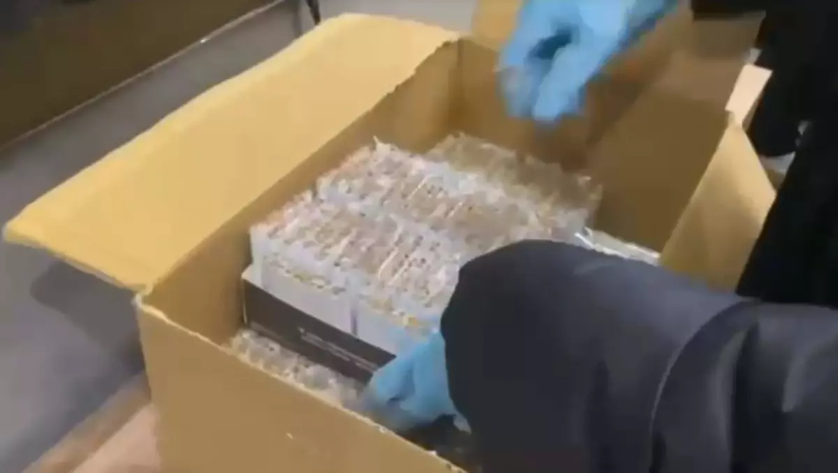 İzmir’de Dev Operasyonda Binlerce Kaçak Sigara Ele Geçirildi