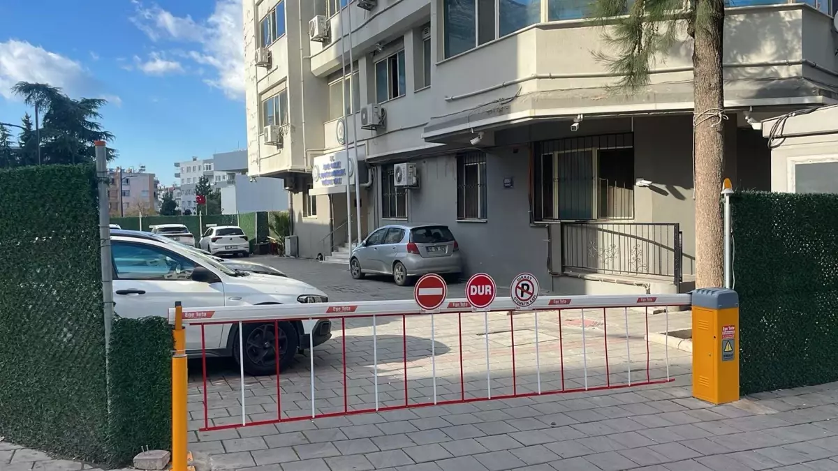 İzmir’de Zimmet Operasyonu: Eski CHP Başkanı Gözaltında
