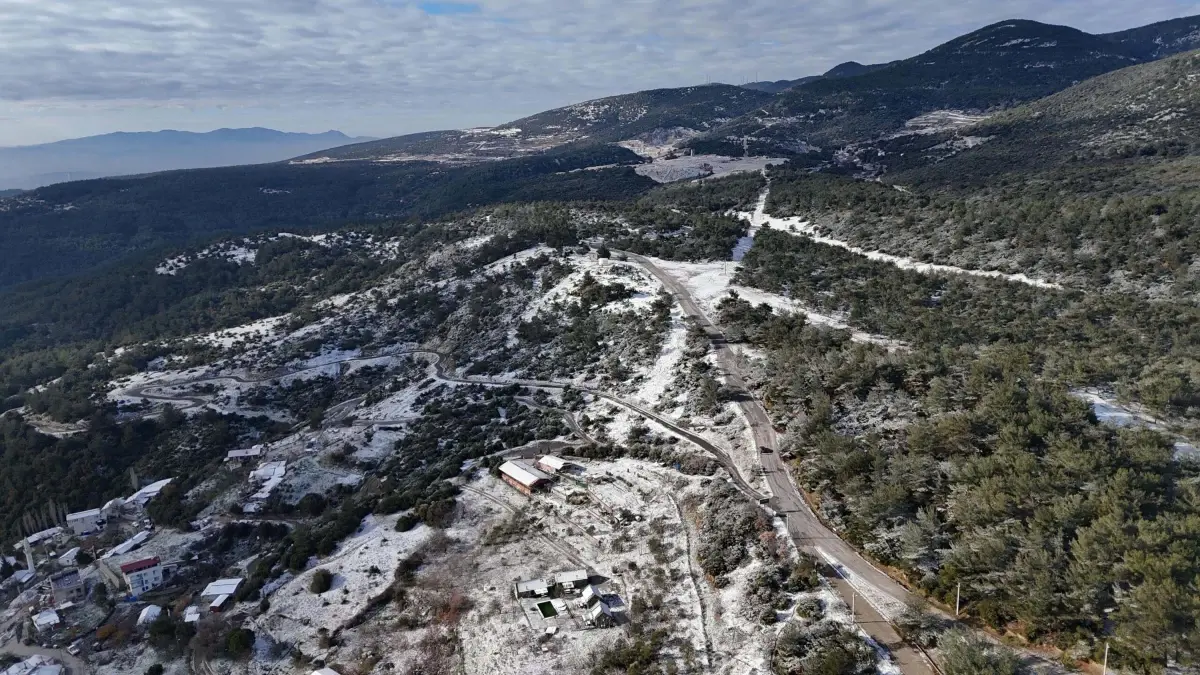 İzmir’e Mevsimin İlk Karı Yağdı!