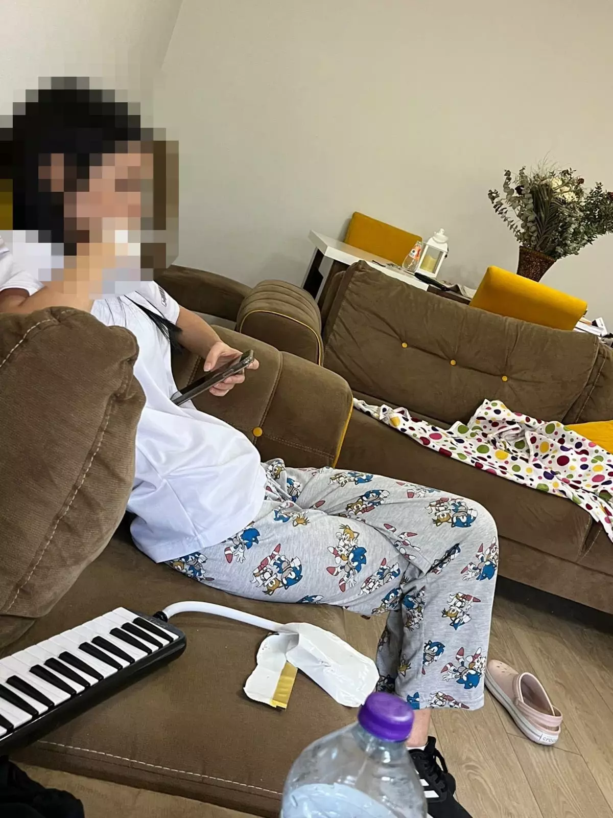 Öğrencilere Temizlik Yaptıran Öğretmen Skolyozlu