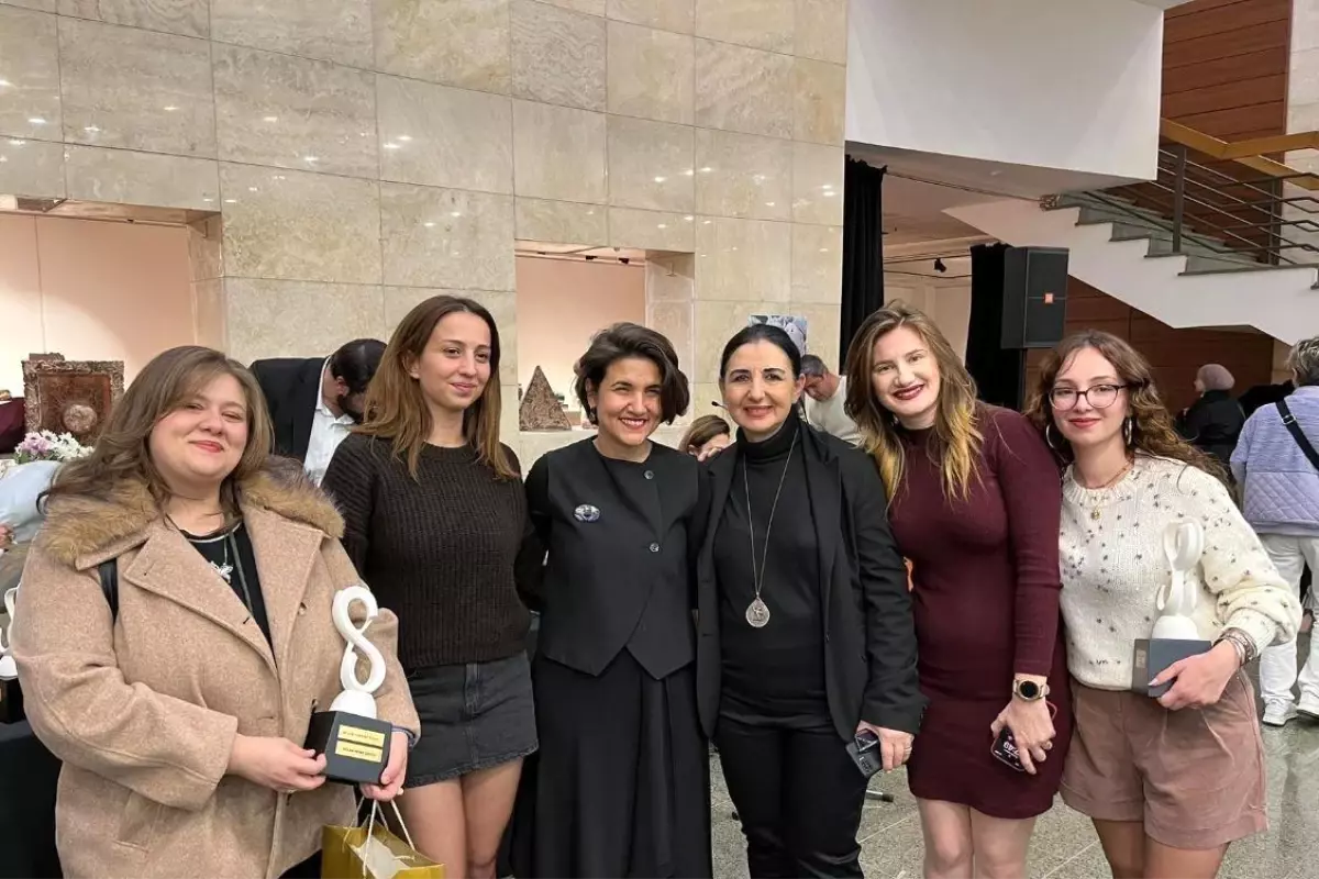 BŞEÜ Öğrencileri İzmir’de Seramik Başarısı Elde Etti!