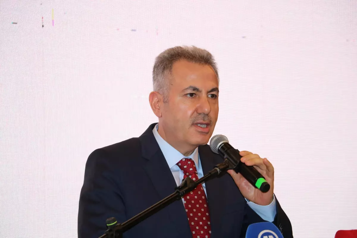 İzmir’de Yerel Yönetim Eleştirisi: ‘Acziyetteyiz’