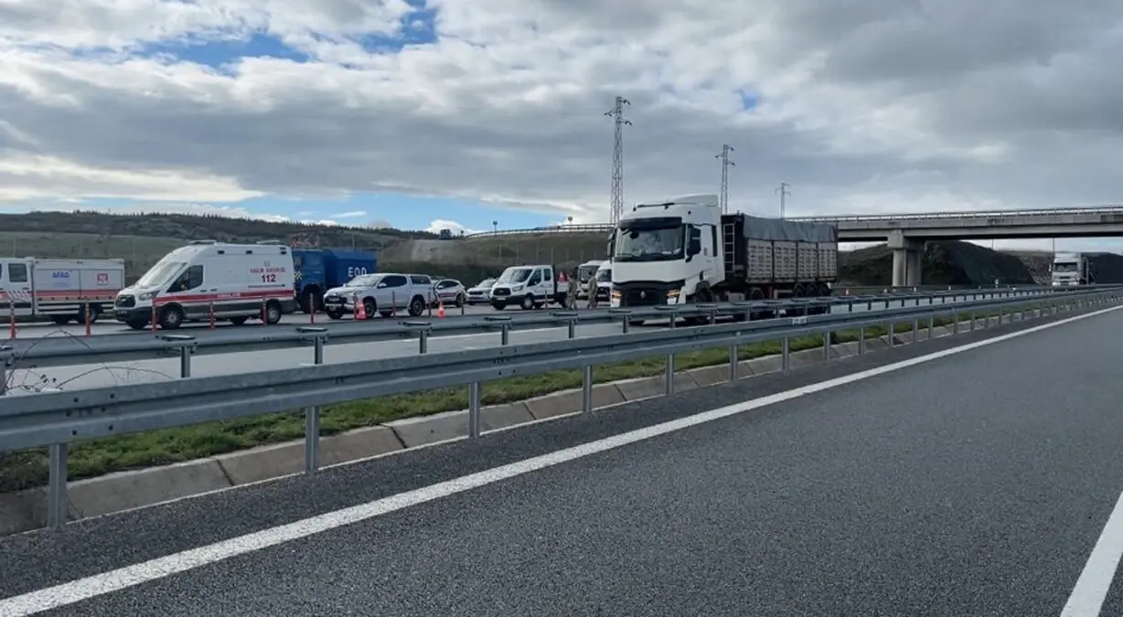 Otoyol Kontrolsüz Açıldı, Trafik Dönüyor!