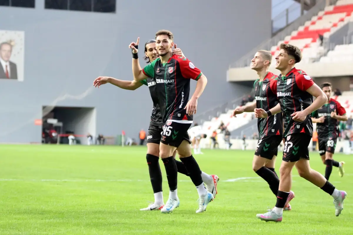 Karşıyaka, İzmir Çoruhlu’yu 3-1’le geçti!