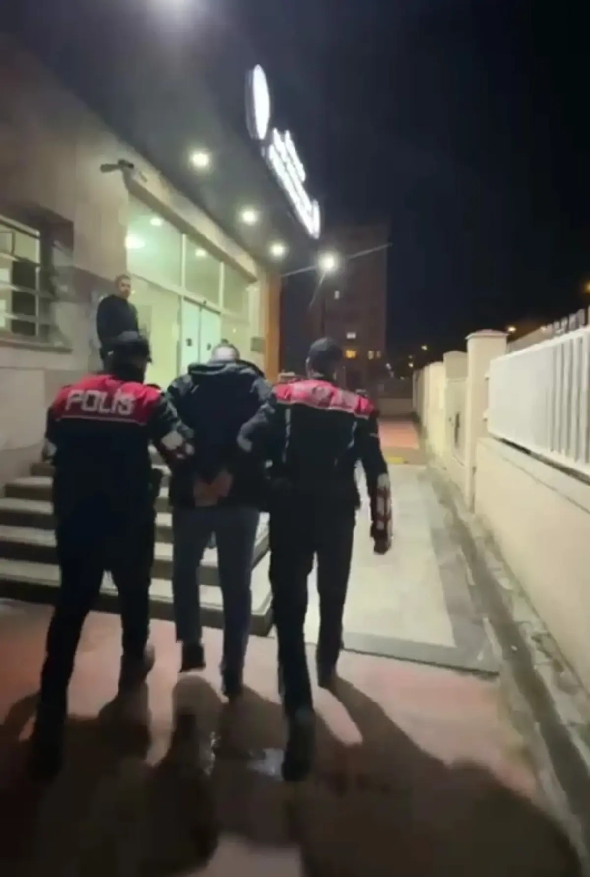 İzmir’de 2 Firari Hükümlü Yakalandı!