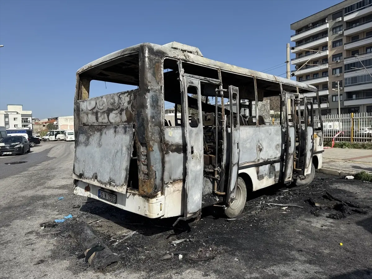 Çiğli’de Midibüste Yangın: 16 Yaşındaki Çocuk Hayatını Kaybetti