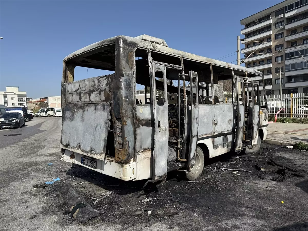 Çiğli’de Midibüste Yangın: 16 Yaşındaki Çocuk Hayatını Kaybetti