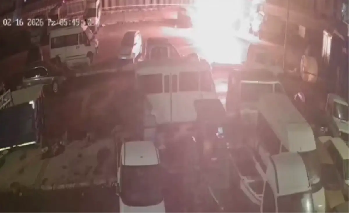 Çiğli’de Midibüs Yangınında 16 Yaşındaki Çocuk Can Verdi