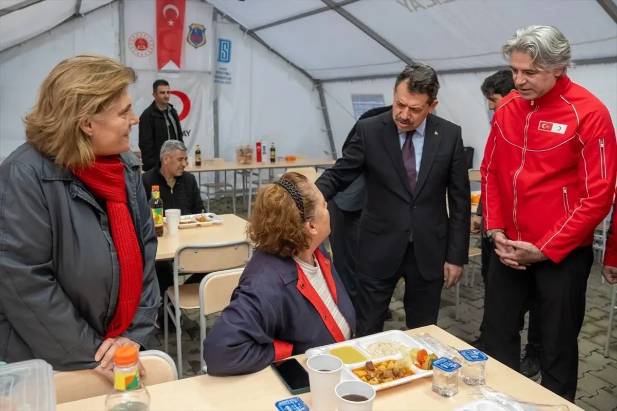 İzmir’den İhtiyaç Sahiplerine İftar Yardımı!