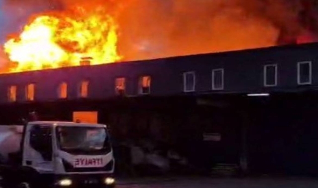 Karapınar’da Yangın: Depo Alev Alev Yandı!