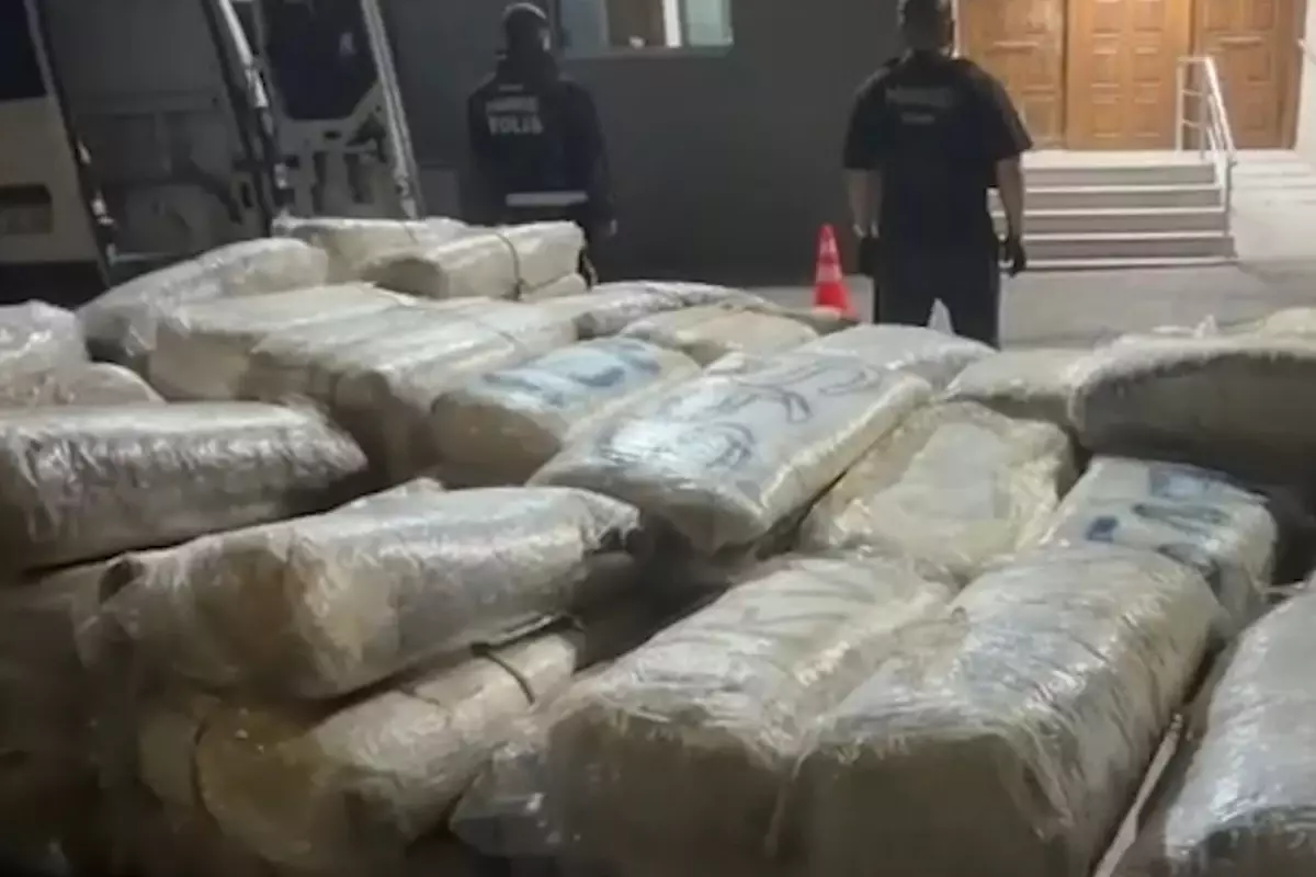 İzmir’de Uyuşturucu Operasyonu: 1 Ton Skunk Ele Geçirildi!