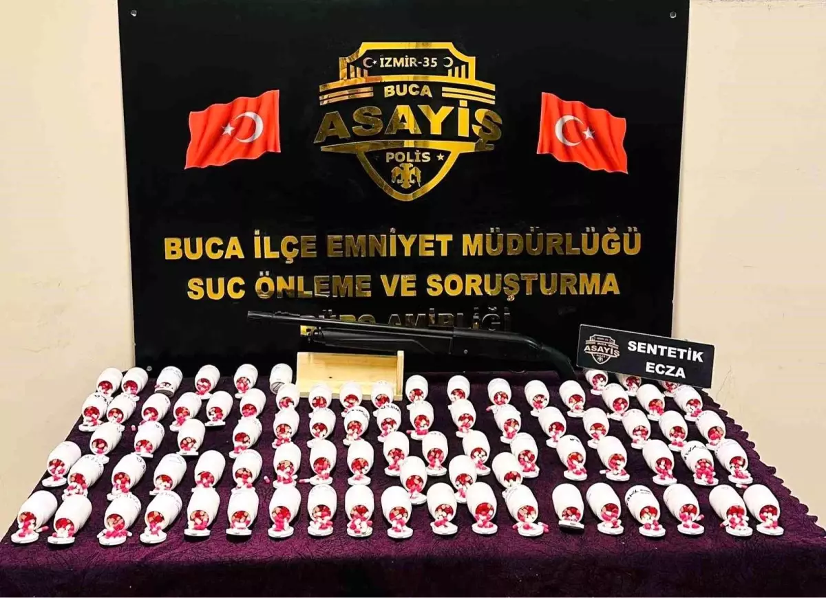 İzmir’de Uyuşturucu Operasyonu: 4 Bin Hap Ele Geçirildi