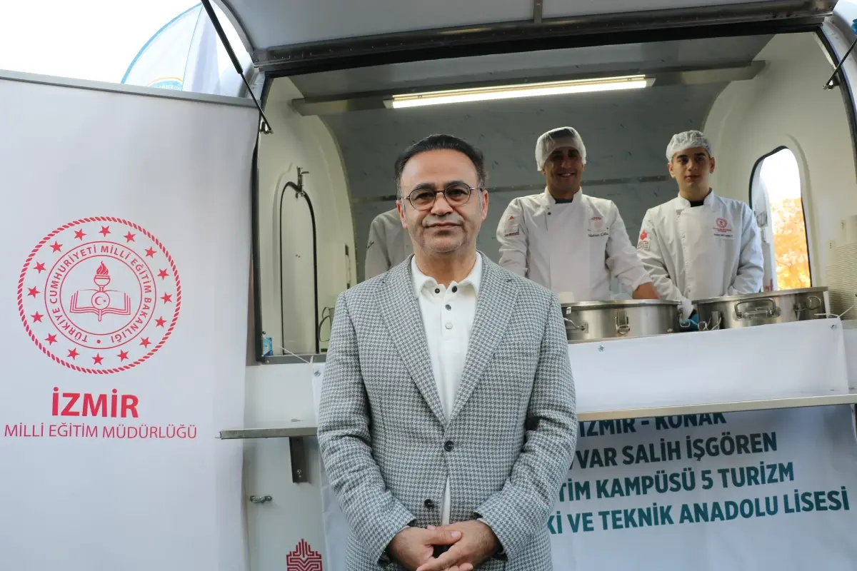 İzmir’de Öğrencilerden Ramazan’da İftar İkramı